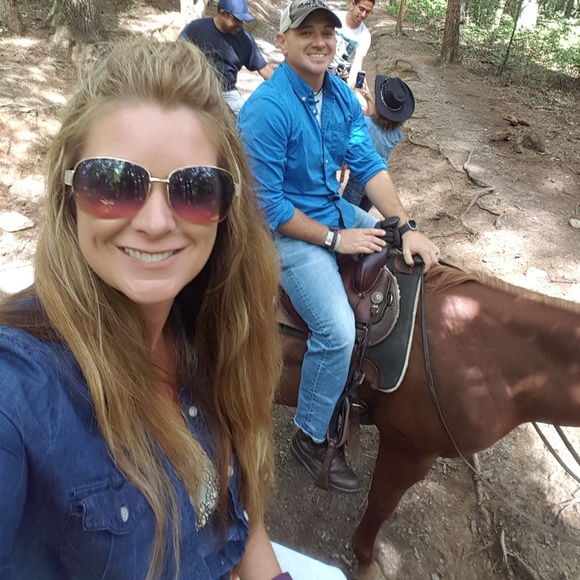 Meet your Posher, Jessica - Picture 2 of 2